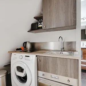 https://superb-studio-2p-arc-de-triomphe-porte-maillot-51.fr-paris.fr